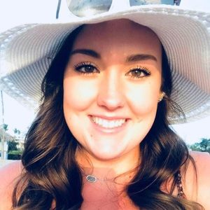 Meet your Posher, Casey